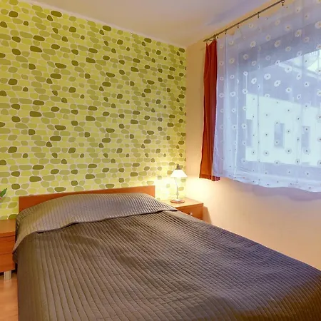 Apartment Vela 2min Plaza Hryniewieckiego