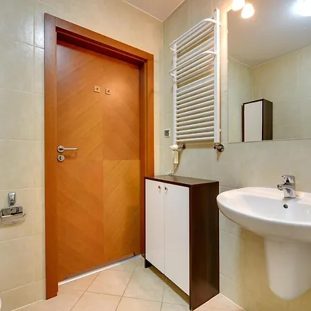 Apartment Vela 2min Plaza Hryniewieckiego *