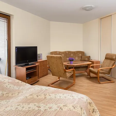 Apartment Vela 2min Plaza Hryniewieckiego