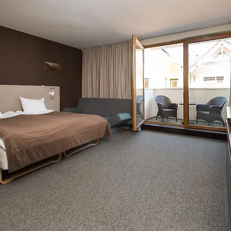 Vela 2min Plaza Hryniewieckiego * Władysławowo