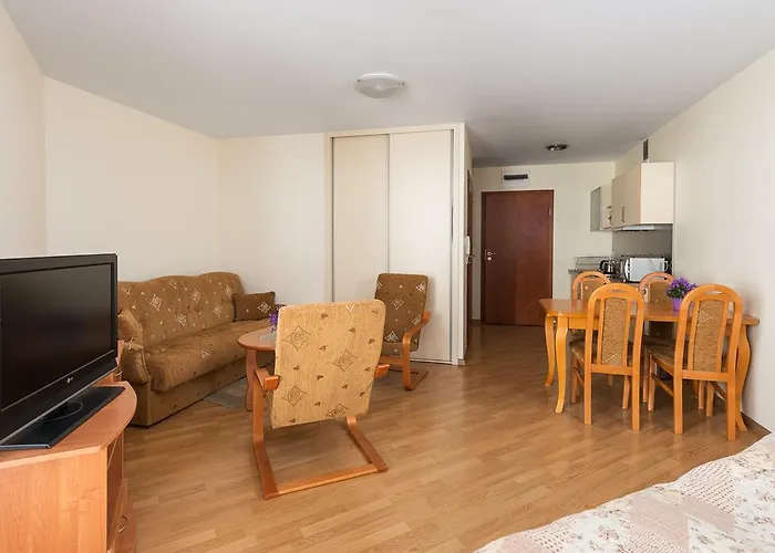 Vela 2min Plaza Hryniewieckiego *